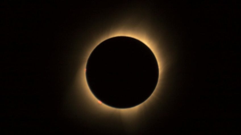 eclipse-total-do-sol-e-visto-nos-eua,-canada-e-mexico