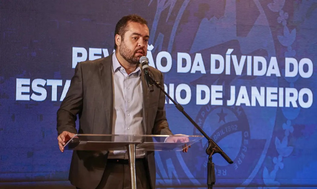 tre-rj-absolve-claudio-castro-e-mantem-mandato-de-governador-do-rio