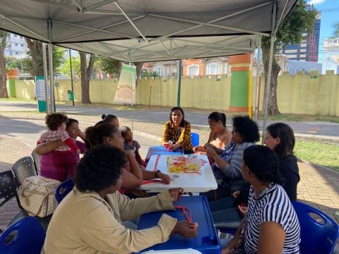 escola-inclusiva-de-campos-oferece-curso-de-geracao-de-renda-as-maes-de-alunos-assistidos