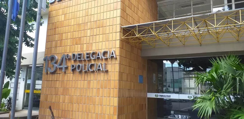 familia-e-feita-refem-por-criminosos-em-casa-de-praia-no-farol-de-sao-thome;-caminhonete-foi-roubada