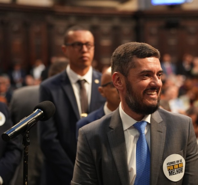 bacellar-e-reeleito-por-unanimidade-presidente-da-alerj-em-meio-as-articulacoes-para-2026