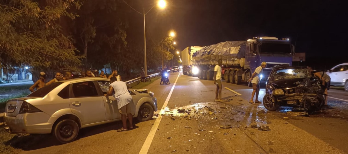 acidente-na-br-101-deixa-dois-feridos-em-estado-grave