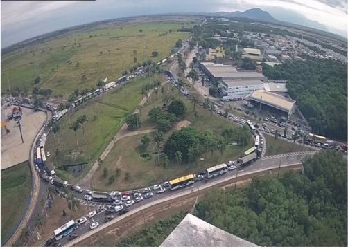 bloqueio-de-caminhoes-gera-caos-e-congestionamento-em-campos