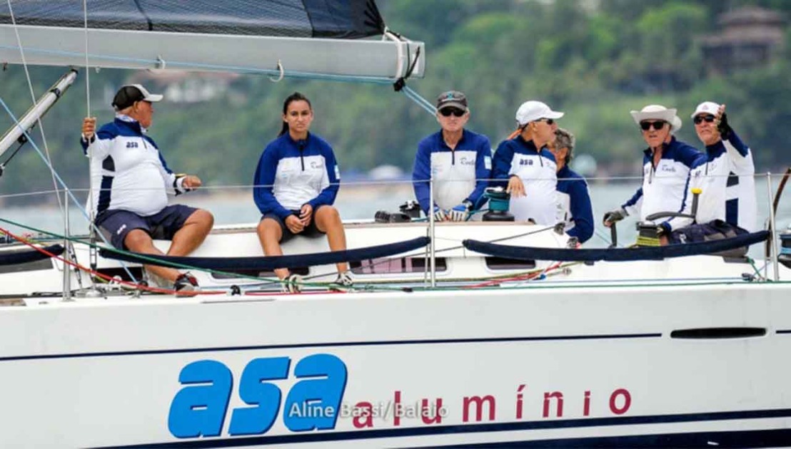asa-aluminio-apresenta-a-taca-do-campeonato-brasileiro-de-oceano-2025