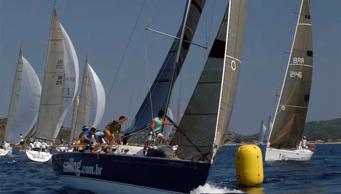 raia-de-buzios-(rj)-se-consolida-como-referencia-tecnica-na-vela-de-oceano