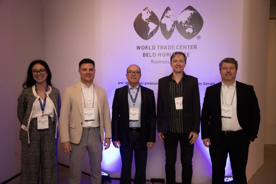 empresarios-se-reunem-para-discutir-sobre-tecnologia,-dados-e-vendas