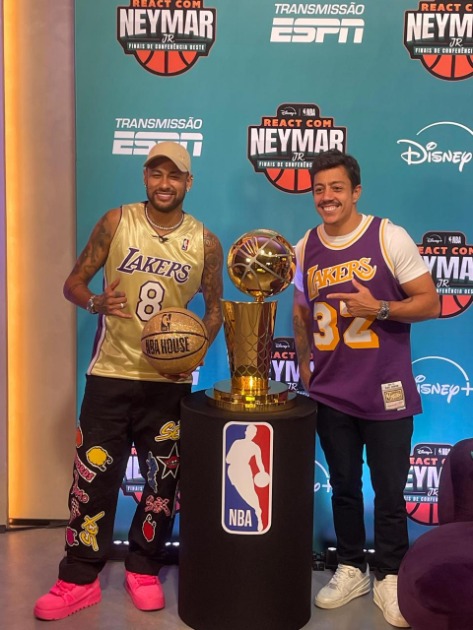 um-show-a-parte:-renato-albani-rouba-a-cena-em-live-de-neymar