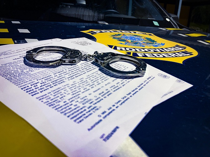 prf-prende-homem-com-mandado-de-prisao-em-aberto-na-br-101,-em-campos