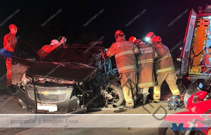 acidente-envolvendo-carro,-caminhao-e-moto-deixa-dois-feridos-em-campos