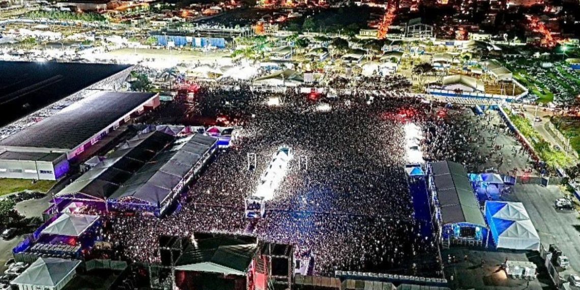 Show de Natanzinho Lima leva 60 mil pessoas ao Parque de Exposições de Macaé