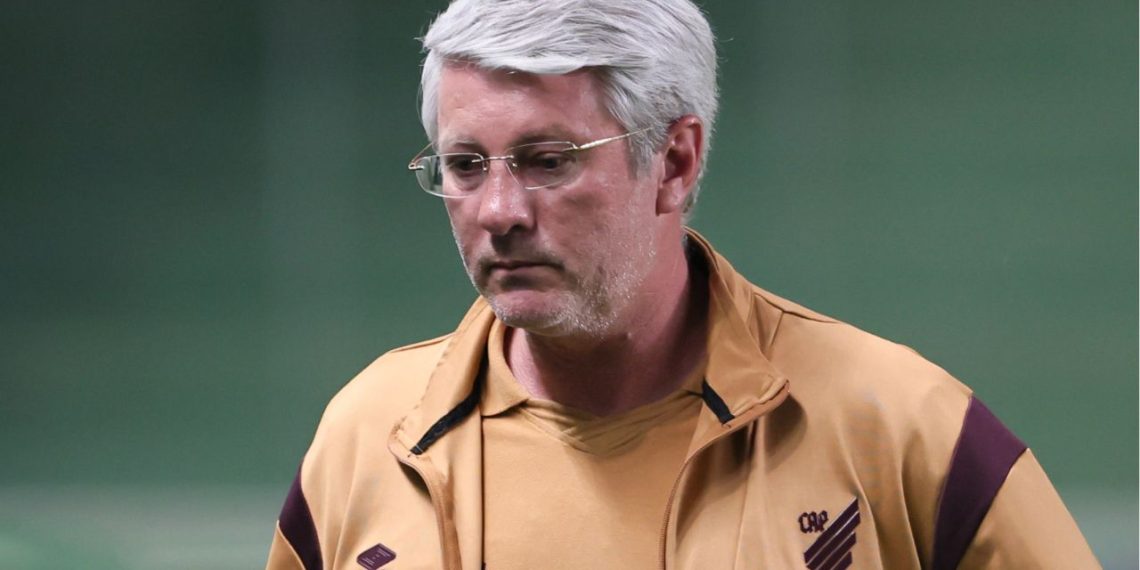 Odair protege zagueiro do Athletico após erro: “Vai aprender na dor”