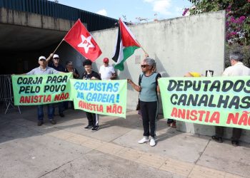 Para juristas, motim da oposição quebra decoro e sugere prevaricação