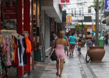 Comércio em Campos poderá funcionar no feriado de São Salvador