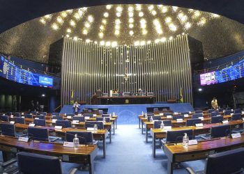 Oposição desocupa Senado sem acordo para impeachment de Moraes