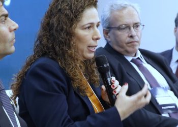 Ministra defende regras objetivas na avaliação de servidor em reforma