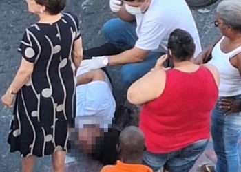 Ciclista fica ferida após acidente com carro no Centro de Campos