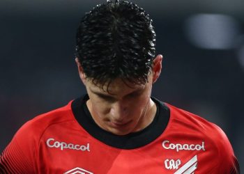 Athletico fica na bronca e sai em desvantagem contra o Corinthians