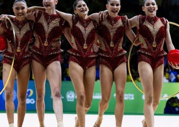 Ao som de “Evidências”, Brasil conquista prata na série mista