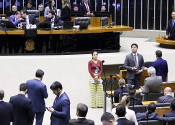 Câmara aprova bônus para servidor do INSS por revisão de benefícios