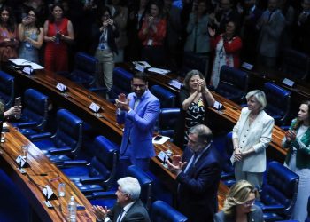 Senado aprova projeto contra adultização de crianças na internet