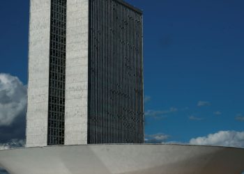 Conheça projeto que regula redes sociais para crianças e adolescentes