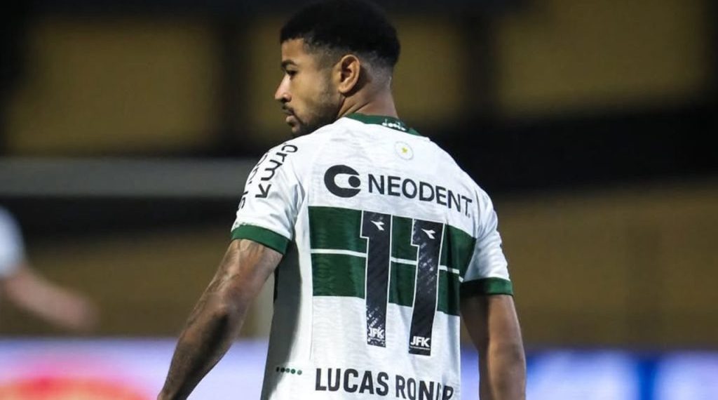 Coritiba marca no fim, desbanca rival pelo acesso e vira líder da Série B