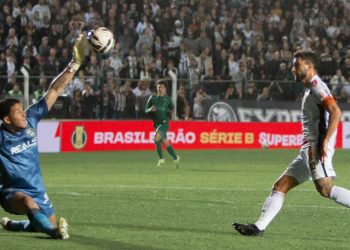 Coritiba joga mal e perde série invicta para o Operário na Série B