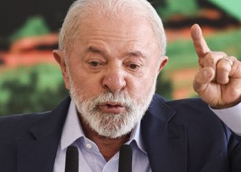 Lula telefona para Xi Jinping e conversam sobre ampliação de comércio