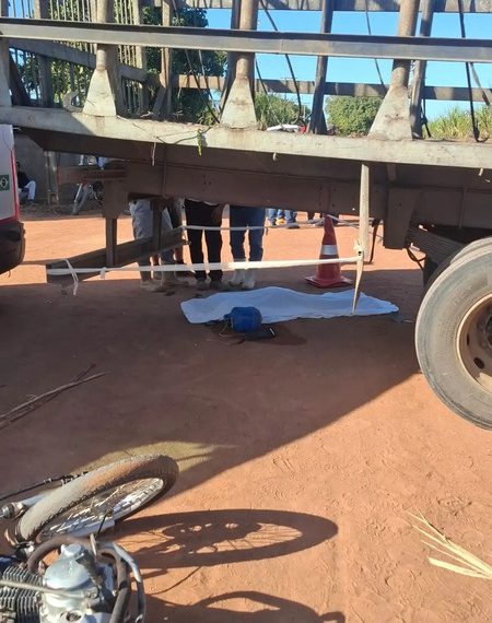 Jovem morre após acidente entre moto e caminhão em SFI