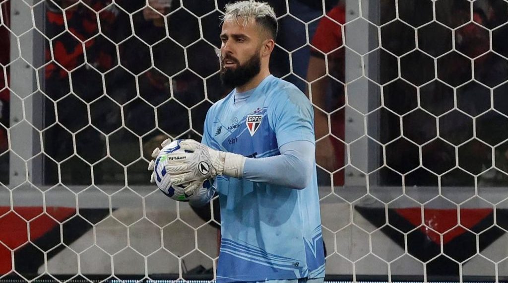 Goleiro deve deixar o São Paulo após eliminação para o Athletico