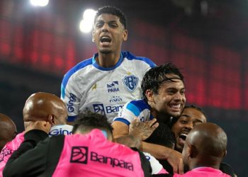 Ex-Coritiba castiga Athletico e deixa torcida incrédula na Baixada