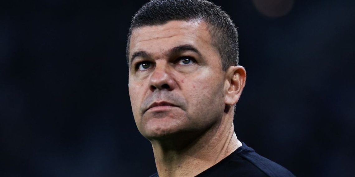 Próximo adversário do Athletico na Série B demite técnico após sair do G4