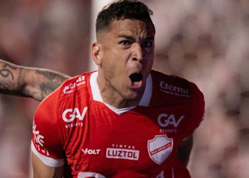 Coritiba conta com tropeço do Goiás e vira líder isolado da Série B