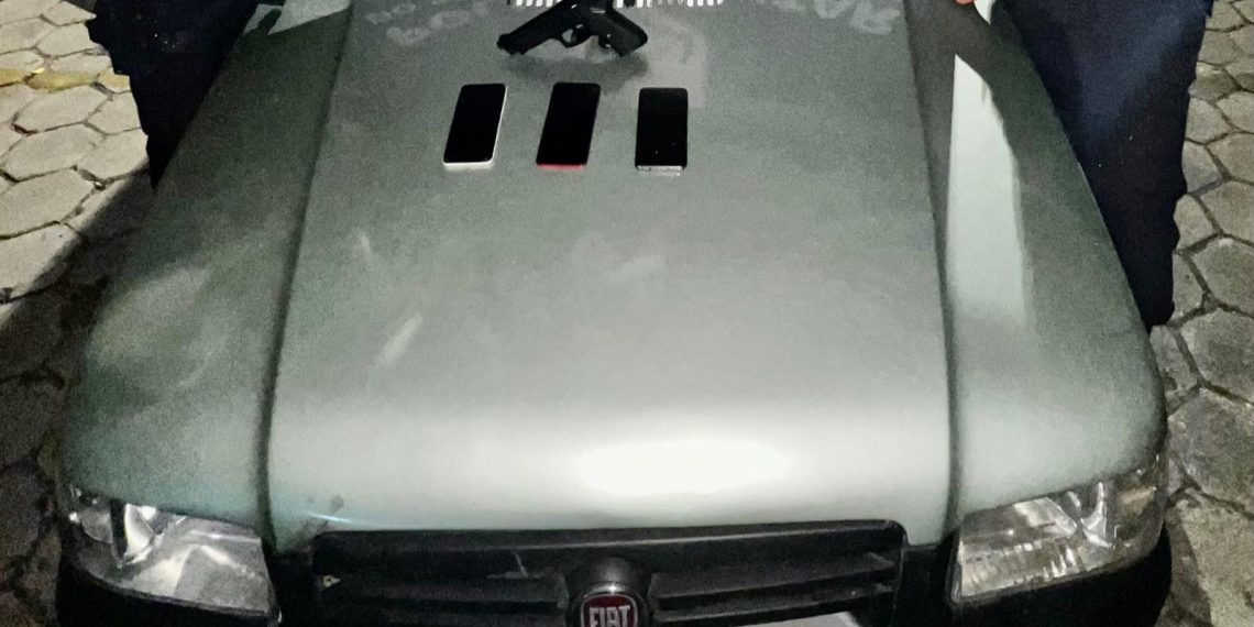 Menor é apreendido e homem é preso após assalto em Campos