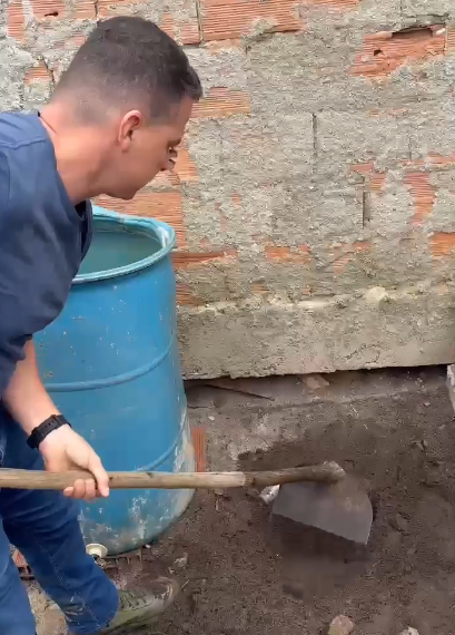 Polícia prende traficante e encontra mais de 600 saquinhos de drogas enterrados em tonel em Macaé