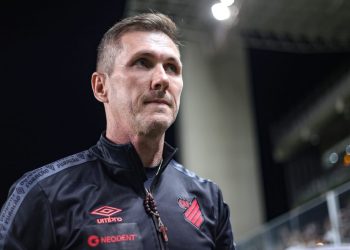 Athletico reencontra técnico que teve saída polêmica após título