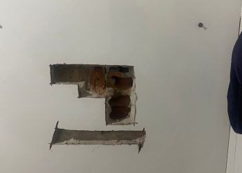 Veja esconderijo de arma descoberto pela polícia dentro do banheiro da casa do filho de Nolita