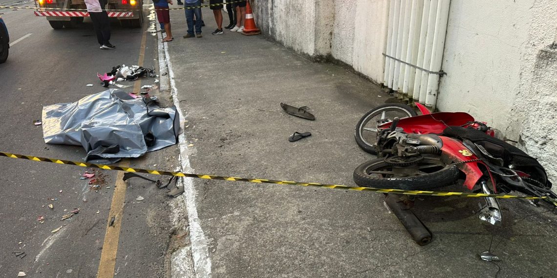 Mulher morre e idoso fica gravemente ferido após acidente no Centro de Campos