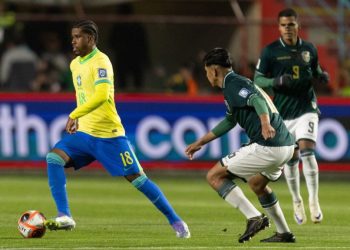 Pivô de polêmica marca, Brasil perde a primeira com Ancelotti e Bolívia ainda sonha