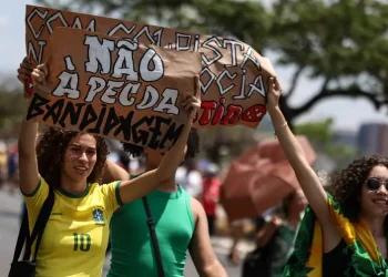 Em todo país, milhares protestam contra anistia e PEC da Blindagem