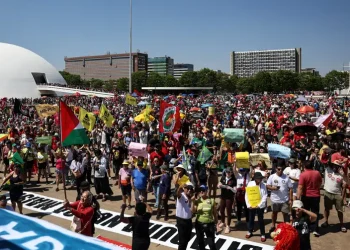 No DF, ato contra anistia e PEC da Blindagem leva milhares às ruas