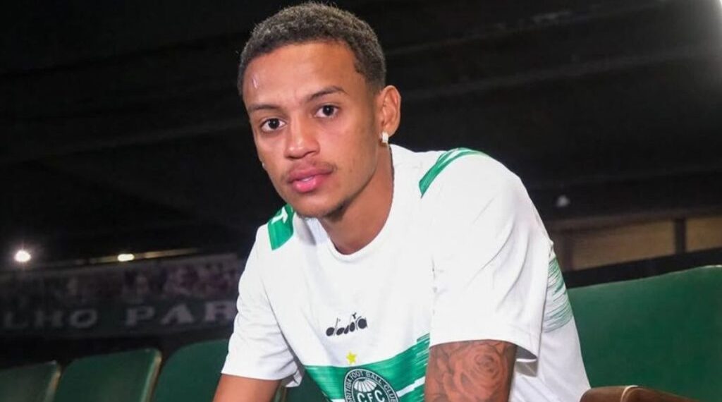 Coritiba rescinde com atacante envolvido em polêmica