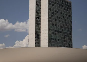 Senado aprova PEC que muda regras dos precatórios