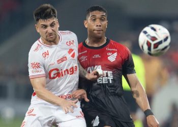Athletico embala maior sequência de vitórias da Série B e cola no G4