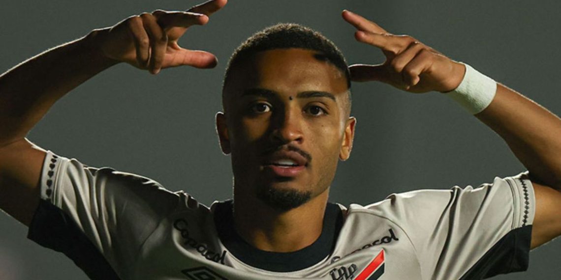 Athletico volta a marcar gol de falta após mais de um ano; relembre