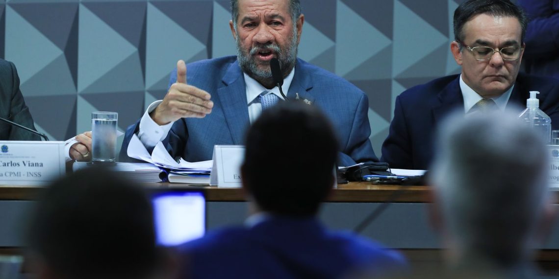 Lupi diz que governo acompanhava, mas sem dimensão de fraudes no INSS