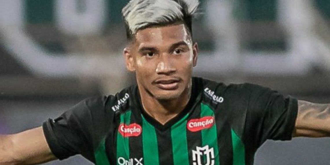 Alvo do Coritiba acerta com clube do Brasileirão