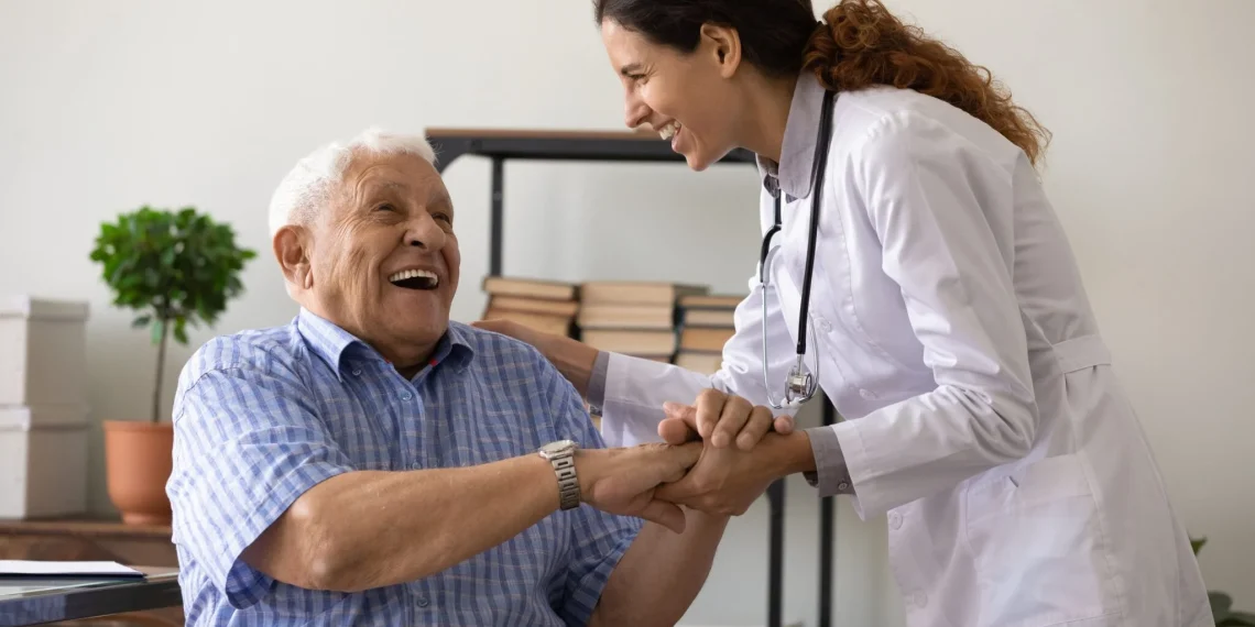 Sancionada lei estadual que impede planos de saúde de realizarem cancelamento unilateral com idosos, PCDs e vulneráveis