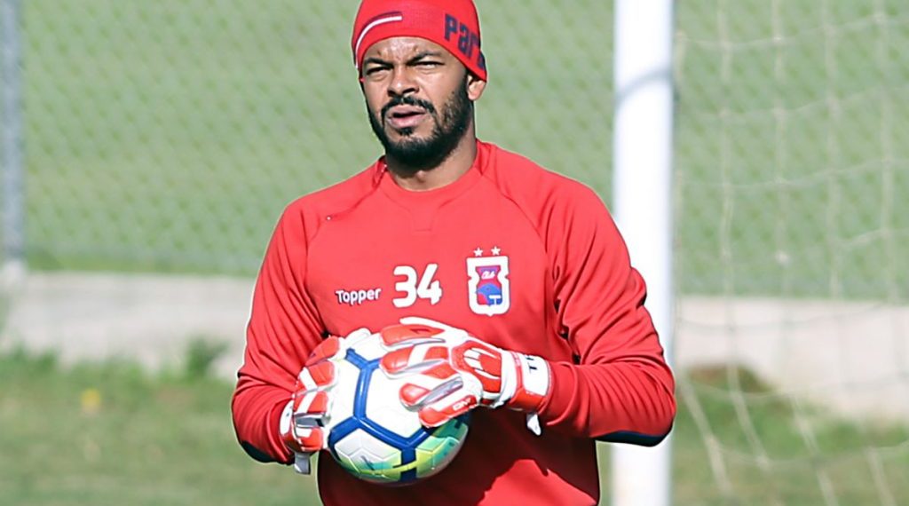 Com Tadeu suspenso, Coritiba reencontra goleiro que está invicto contra o clube