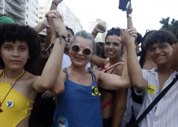 Ato no RJ com Caetano, Chico e Gil repudia anistia e PEC da Blindagem